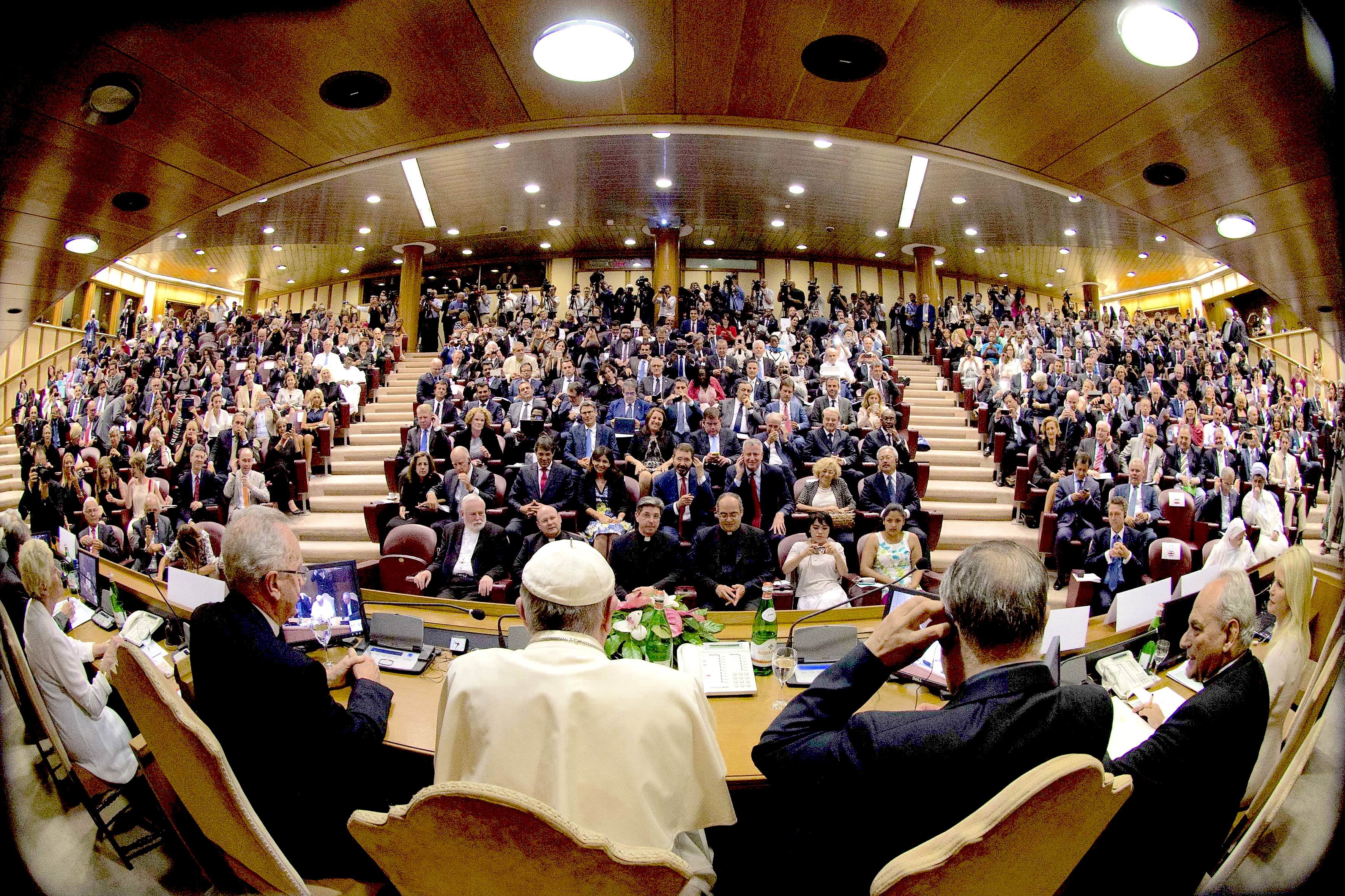 Pope Francis speaking with de mayors of the world in the summit in the Sinodo room. 21 july 2015