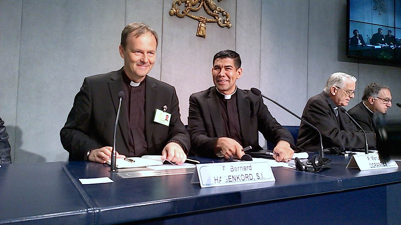 Briefing in the Holy See press office - 15 October 2015