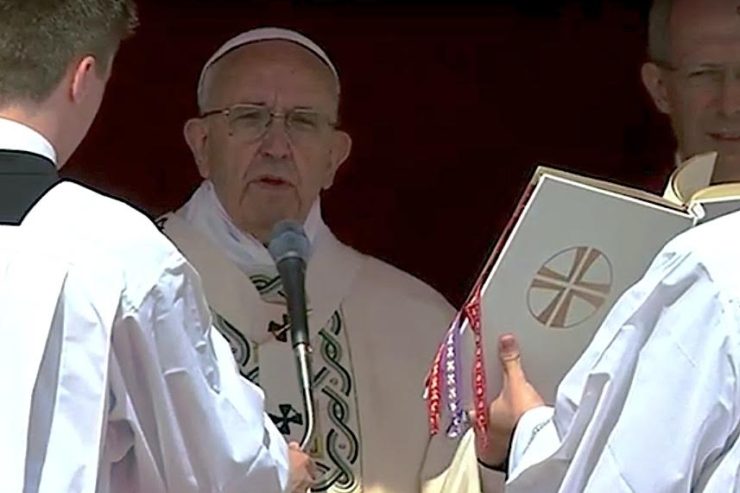 Papa-Francesco-canonizzazioni-5-gugno-2016-740x493
