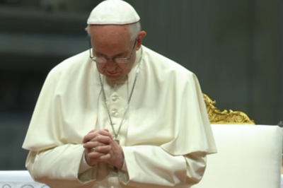 Pope Francis praying, CTV