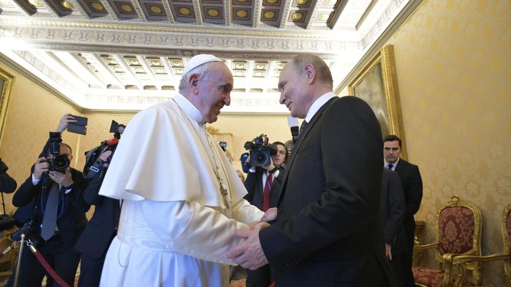 Moscow Says That Putin Has No Plans To Receive Pope Francis’ Peace Envoy