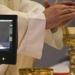 No Social Network Can Substitute the Mass, Says the Pope in the Preface of a Book on the Church and the Digital World