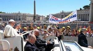 After the tour in the popemobile, the Pope delivered the second catechesis on the general theme