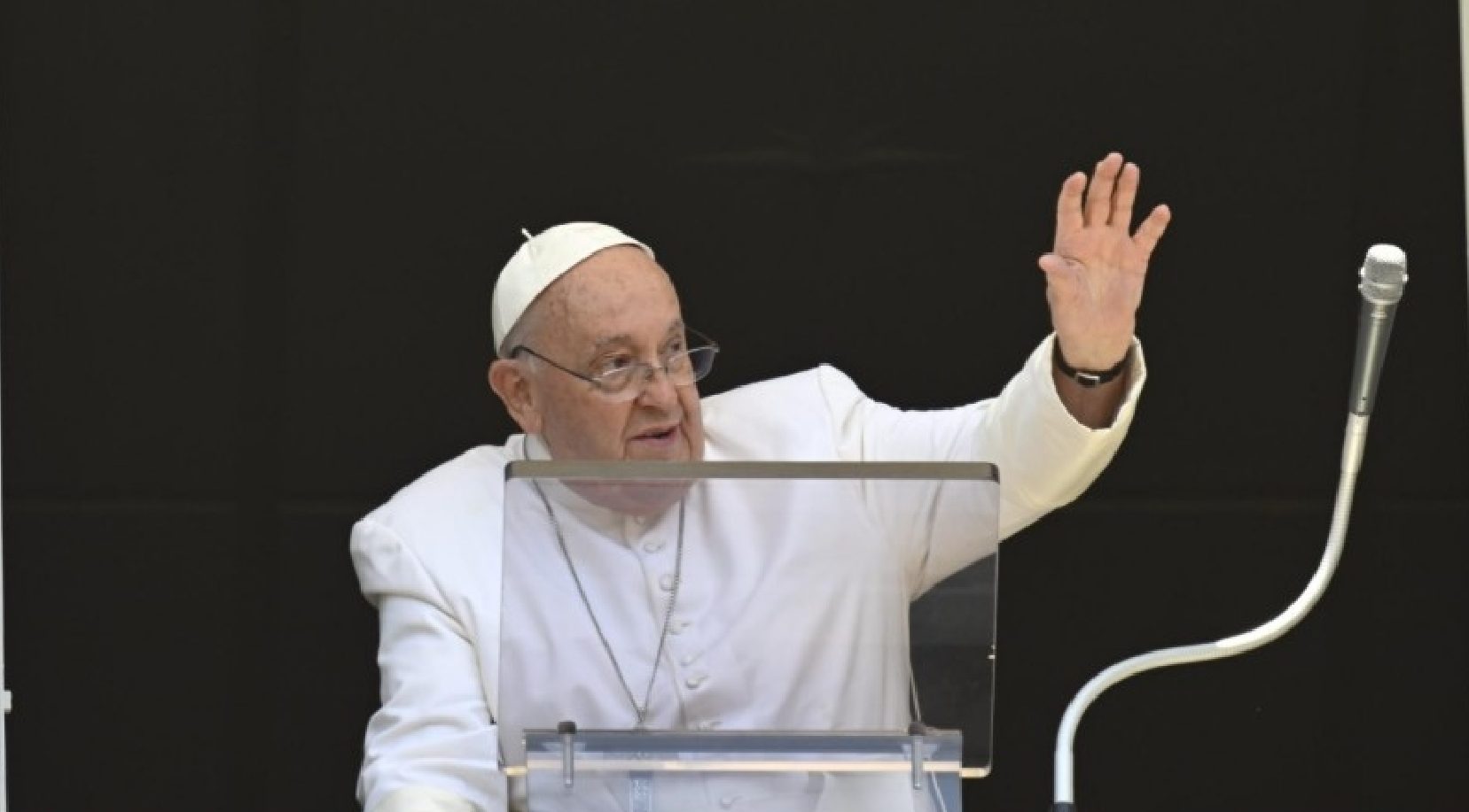 Appearing from the window of the papal apartment, the Pope began with the traditional Sunday address centered on the day's Gospel