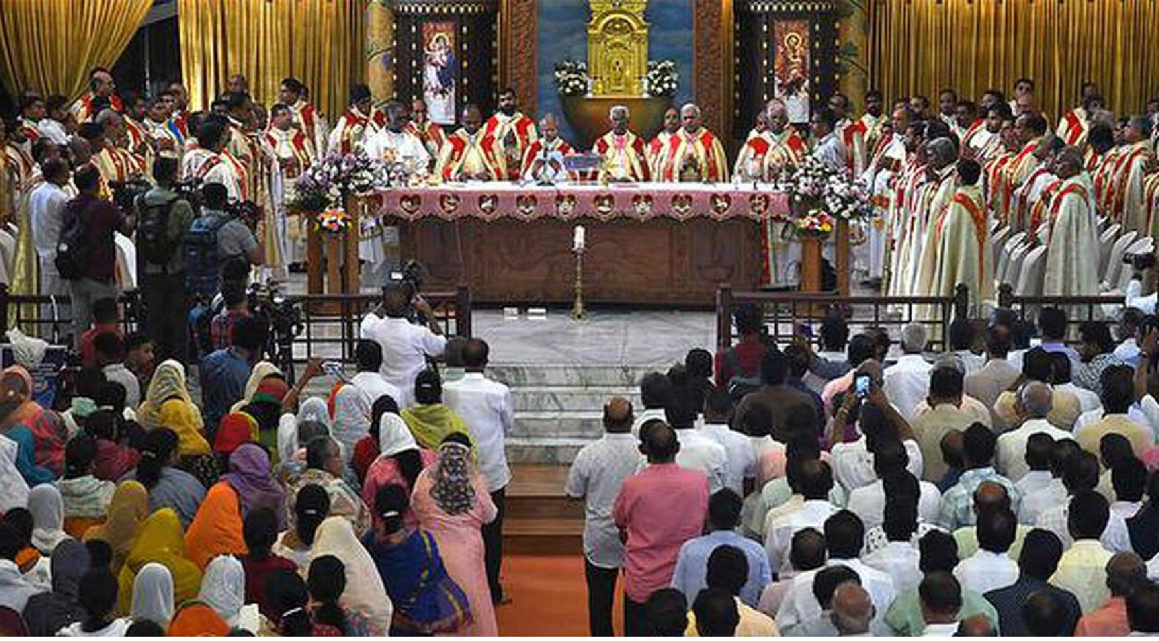 The root of the problem laid in the refusal of one of the 36 dioceses to adopt the new modality of the Holy Qurbana, the Eucharistic Rite