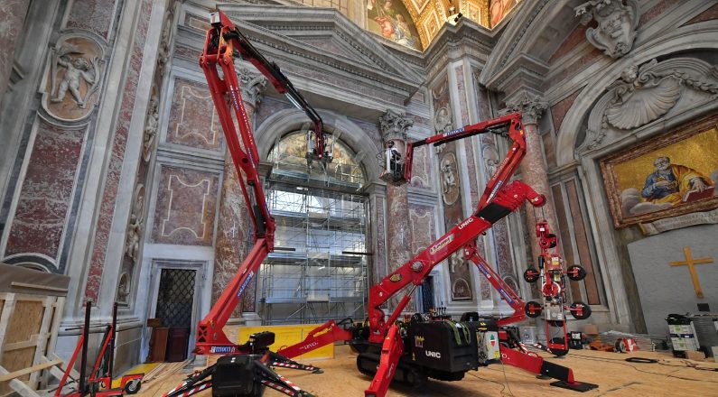 The exacting restoration works of the Pietà Chapel began on Monday, May 27and will conclude at the end of September 2024.