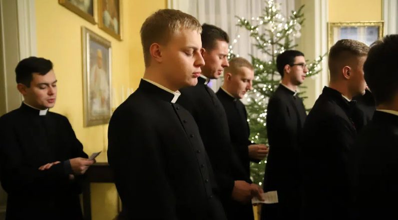 . According to a survey, 3,500 priests of the United States prefer orthodoxy.