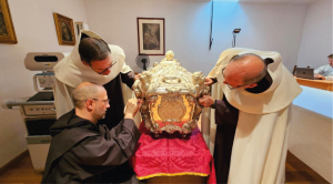 Accessing the silver urn that holds Santa Teresa’s body is a complex endeavor.