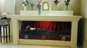 She was buried without any embalming or other treatment of her body, in a simple unsealed wooden casket.