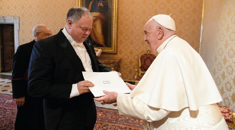 Yaron Sideman presented Pope Francis with his credentials, officially accrediting him as the Ambassador of the State of Israel to the Holy See.