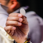 Communion in the Hand or in the Mouth? Results Are Published of the Largest Survey in the U.S. on the Eucharist