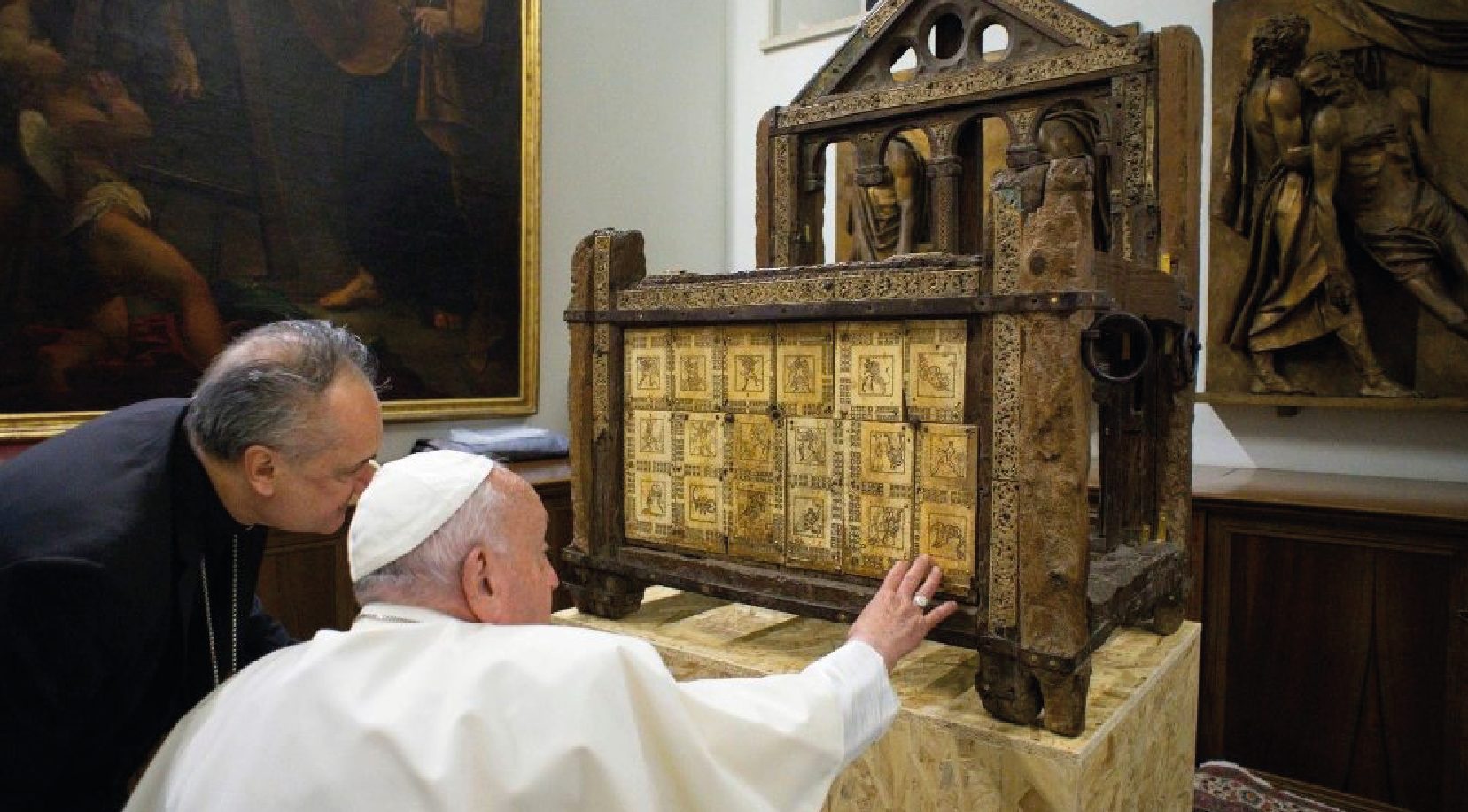 Historic: Pope Francis Venerates Personally Relic of the Chair of the ...