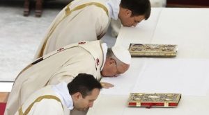 Bows Toward the Altar and the Celebrant