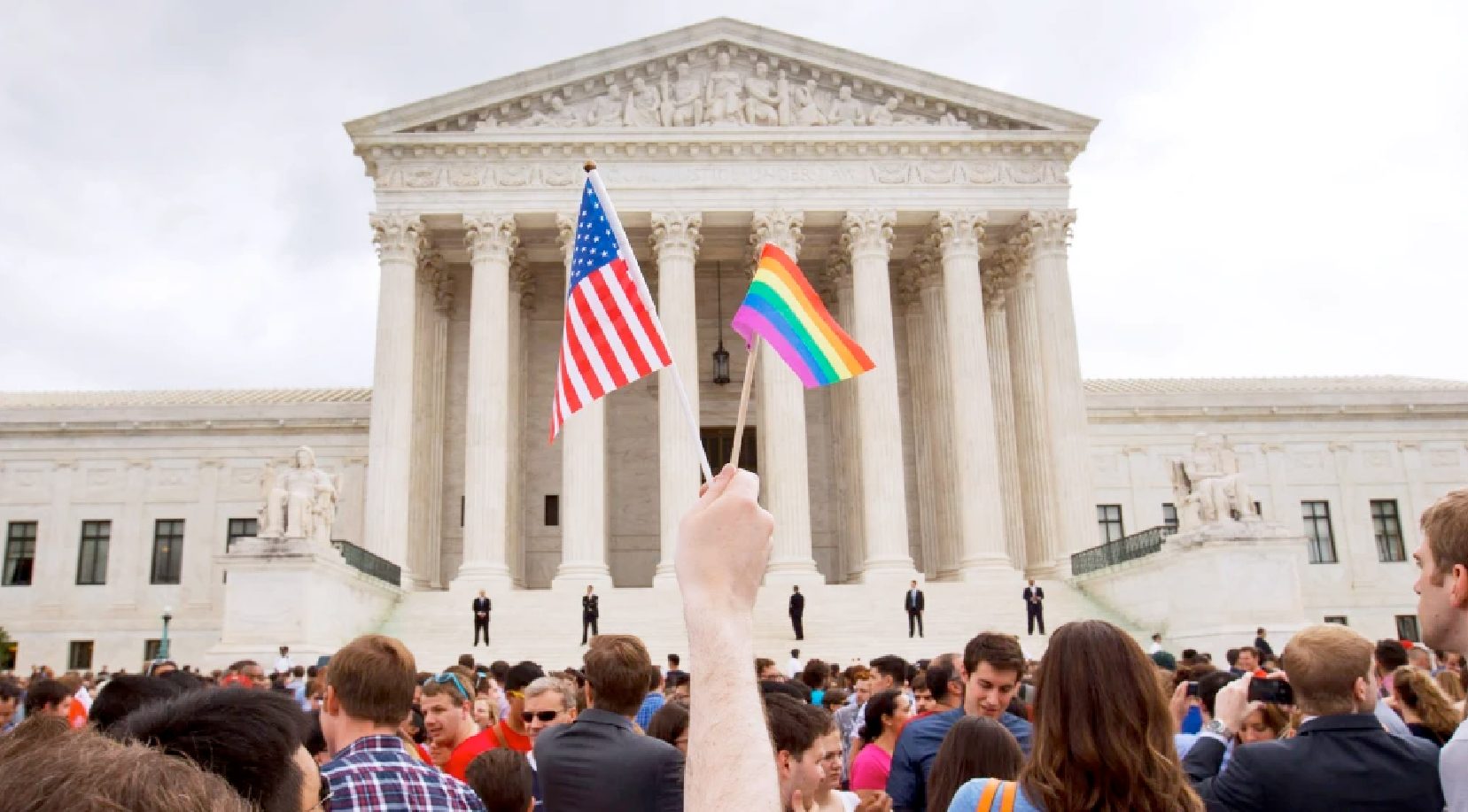 USA: Supreme Court upholds gay unions, equating them with marriage