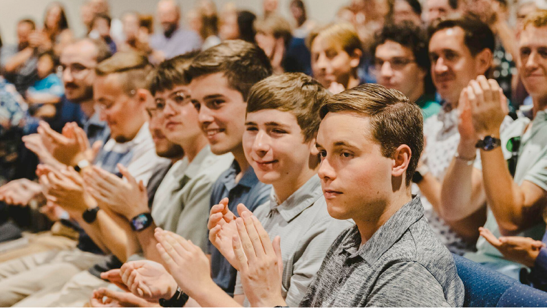 Report shows that young Americans attend religious services more than their parents