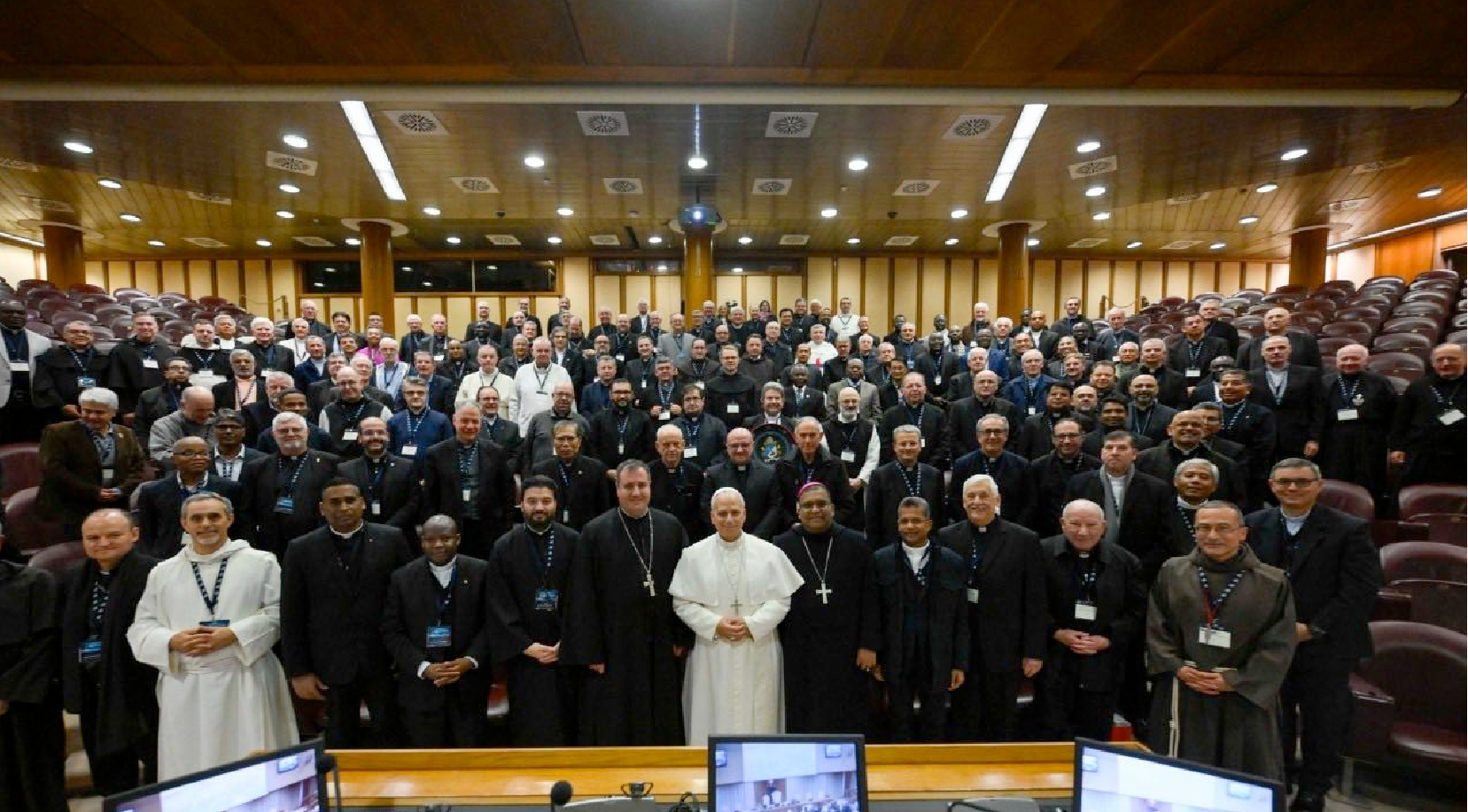 Connected faith, living prayer in the digital age: 3 reflections from the Pope to the superiors of male religious congregations