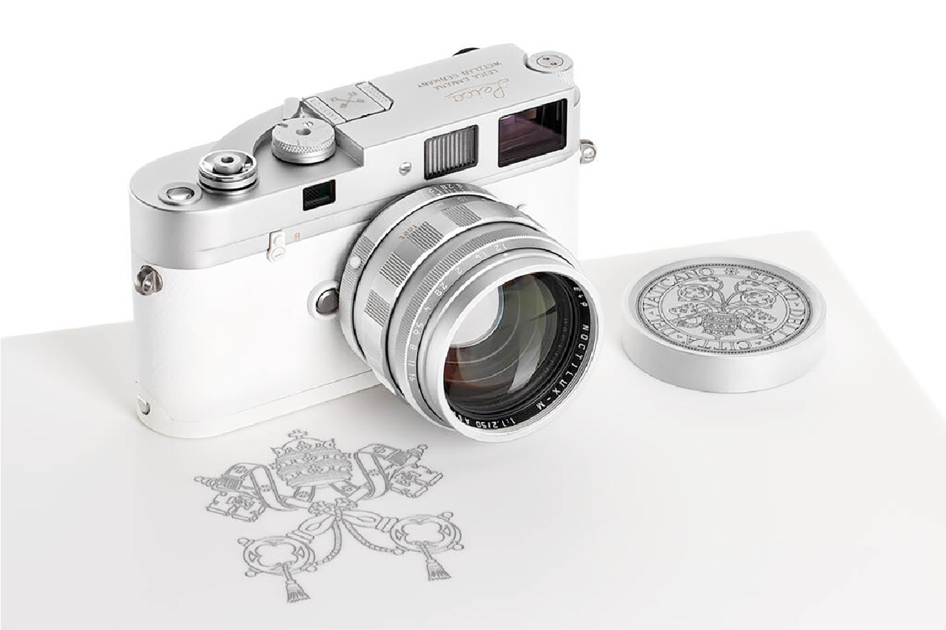 Pope Francis’ camera to be auctioned: bidding starts at this impressive starting price
