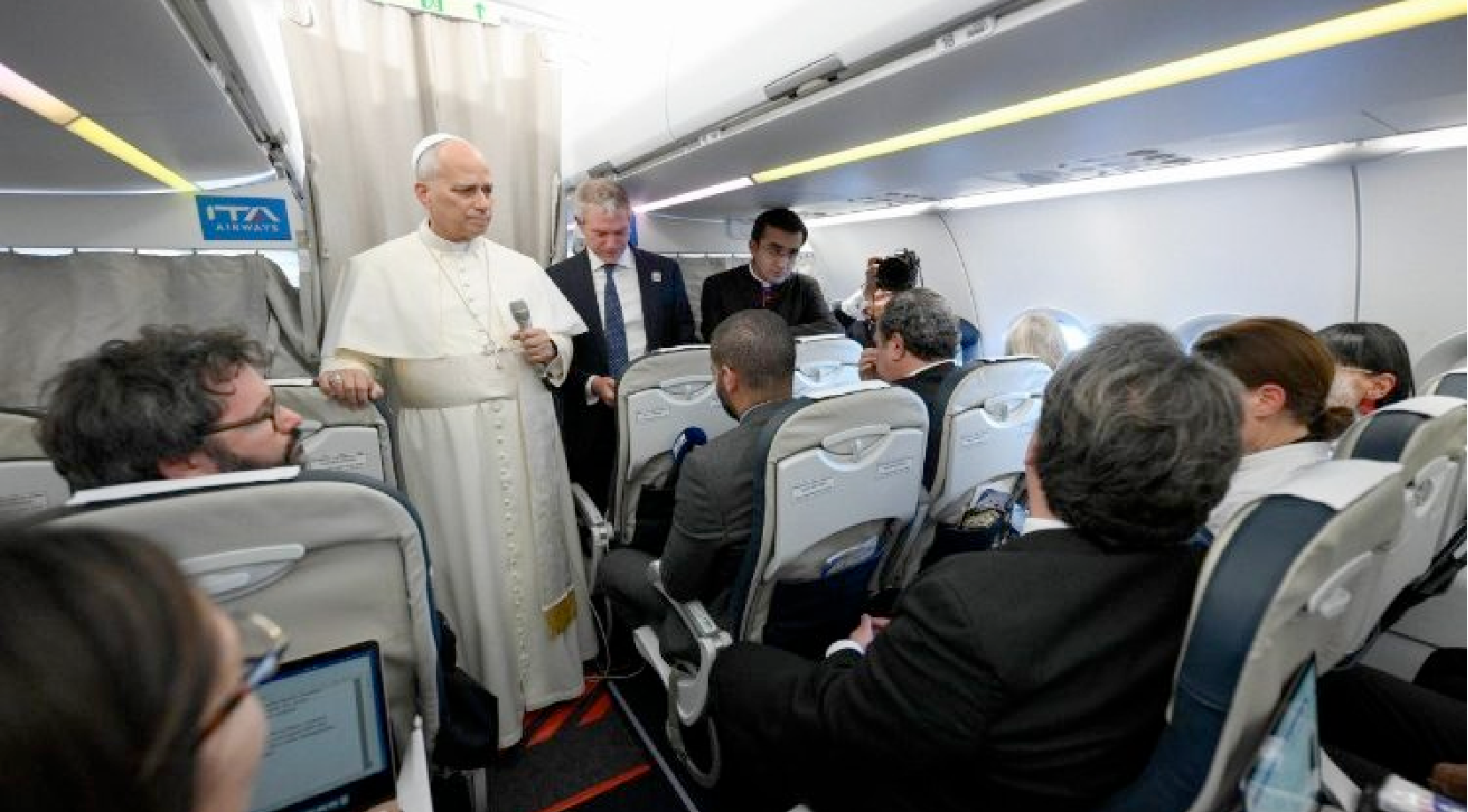 International news in an interview with Pope Leo XIV: Israel, Venezuela, the German synodal path, and a trip to Africa