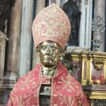 Attempted theft at Naples Cathedral: Migrant steals St. Januarius’ miter. The army intervenes Attempted theft at Naples Cathedral: Migrant steals St. Januarius’ miter. The army intervenes